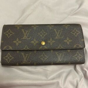 AUTHENTIC Louis Vuitton Wallet